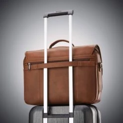 Samsonite Classic Leather Flapover -Cheap Voyage Vault Store 30f5a968ddb36e65d6462b49390d9486ee184231c04b2923ab4fe7183fbff22e